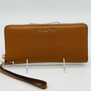 Michael Kors Large Continental Wallet Wristlet Luggage